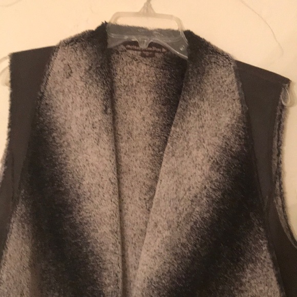 Faux leather faux fur vest - Picture 5 of 7